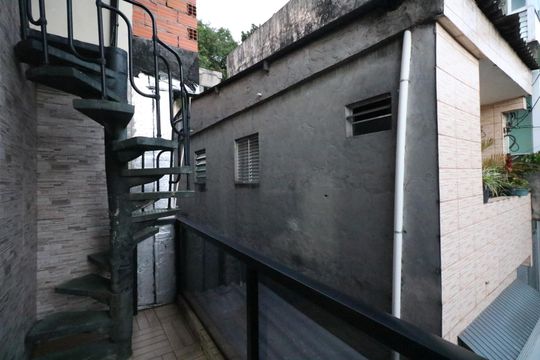 Varanda de casa à venda com 4 quartos, 200m² em Conceição, Diadema
