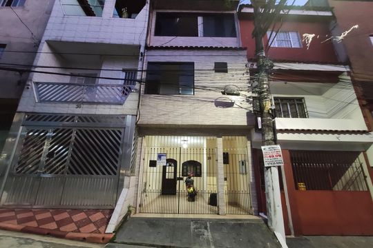 Fachada de casa à venda com 4 quartos, 200m² em Conceição, Diadema