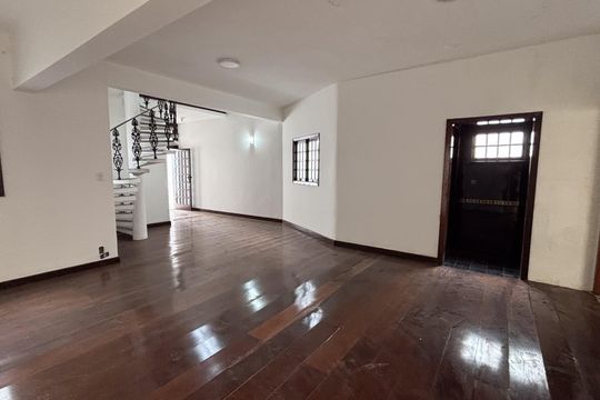Casa para alugar com 5 quartos, 450m² em Centro, Jacareí