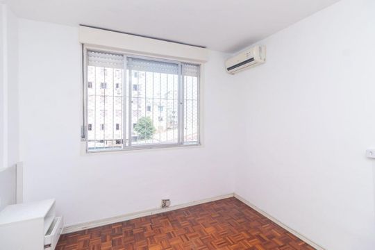 Quarto 1 de apartamento para alugar com 2 quartos, 65m² em Centro Histórico, Porto Alegre