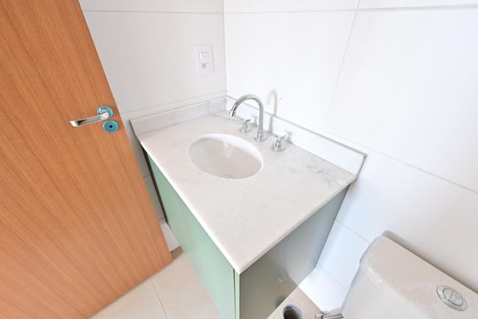Banheiro Social de apartamento à venda com 2 quartos, 52m² em São Judas, São Paulo