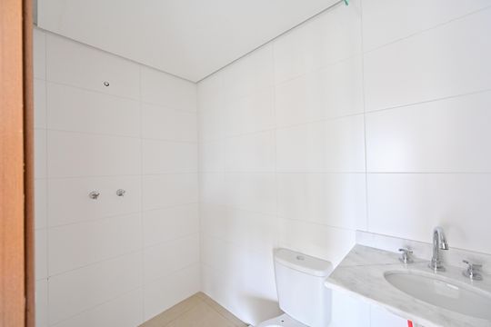 Banheiro Social de apartamento à venda com 2 quartos, 48m² em São Judas, São Paulo