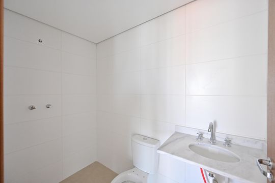 Banheiro Social de apartamento à venda com 2 quartos, 52m² em São Judas, São Paulo