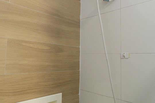 Banheiro da Suíte de casa de condomínio para alugar com 2 quartos, 51m² em Tremembé, São Paulo