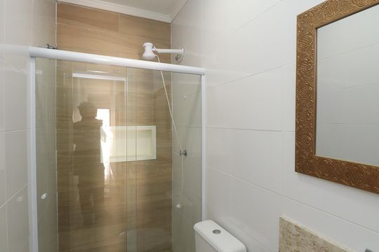 Banheiro da Suíte de casa de condomínio para alugar com 2 quartos, 51m² em Tremembé, São Paulo