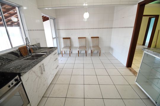 Cozinha de casa à venda com 4 quartos, 280m² em Jardim Santa Genebra, Campinas