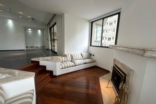 Lareira de apartamento para alugar com 3 quartos, 285m² em Alphaville, Barueri