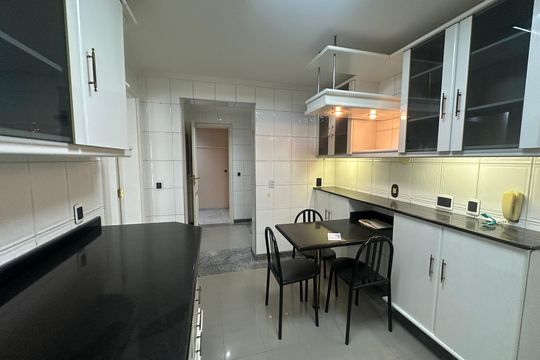 Cozinha de apartamento para alugar com 3 quartos, 285m² em Alphaville, Barueri