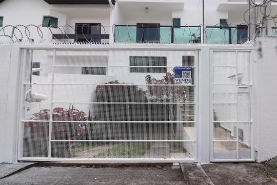 Fachada  de casa à venda com 3 quartos, 192m² em Vila Vianas, São Bernardo do Campo