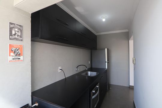Cozinha de apartamento à venda com 1 quarto, 48m² em Centro, Canoas