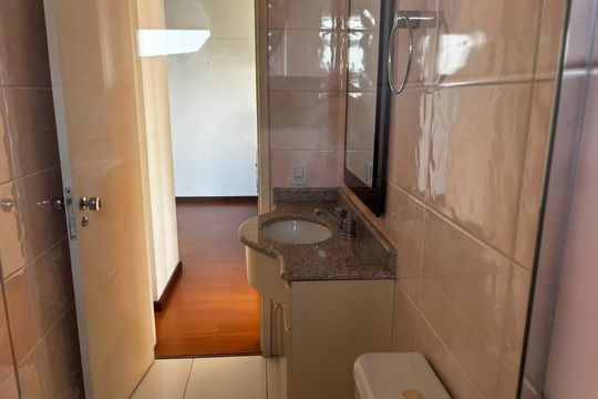 Banheiro de apartamento à venda com 2 quartos, 70m² em Centro Histórico, Porto Alegre