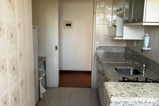 Cozinha de apartamento à venda com 2 quartos, 70m² em Centro Histórico, Porto Alegre