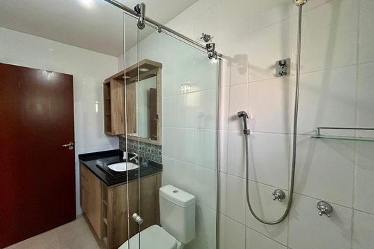 Banheiro suíte de casa de condomínio para alugar com 4 quartos, 385m² em Rio Tavares, Florianópolis