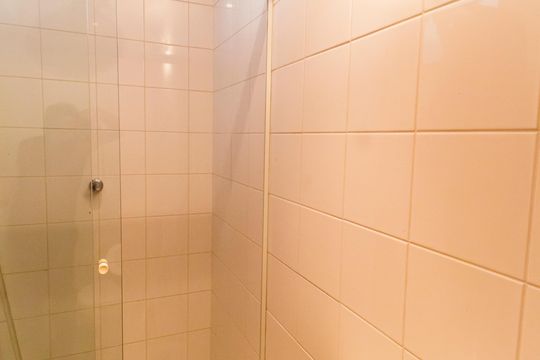 Banheiro de serviço de casa de condomínio para alugar com 5 quartos, 800m² em Residencial Zero (tambore), Santana de Parnaíba