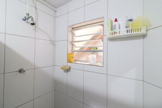Banheiro 2 de casa à venda com 2 quartos, 120m² em Vila Yolanda, Osasco