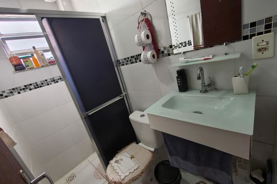 Banheiro Social de apartamento para alugar com 2 quartos, 49m² em Gardênia Azul, Rio de Janeiro