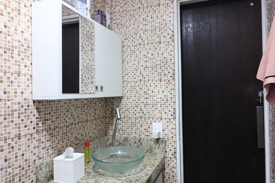 Banheiro Social de apartamento à venda com 2 quartos, 56m² em Vila Marchi, São Bernardo do Campo