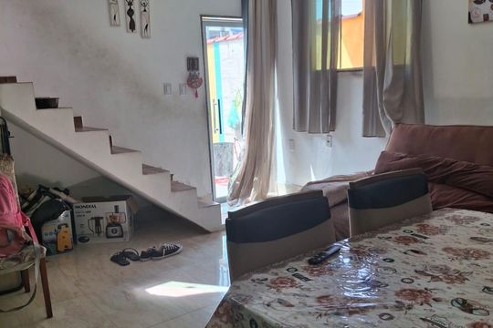Sala de casa à venda com 3 quartos, 115m² em Cordovil, Rio de Janeiro