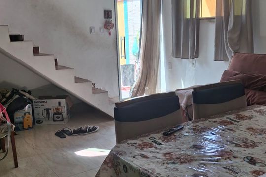 Sala de casa à venda com 3 quartos, 115m² em Cordovil, Rio de Janeiro