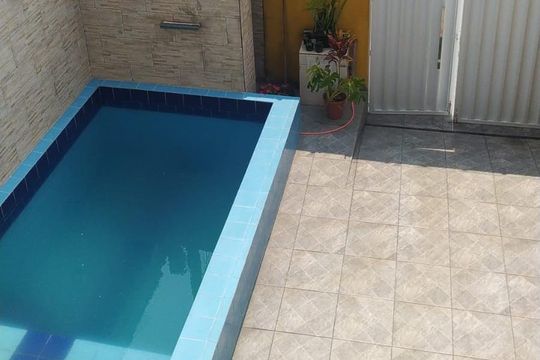 Área externa de casa à venda com 3 quartos, 115m² em Cordovil, Rio de Janeiro
