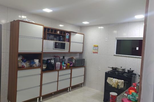 Cozinha de casa à venda com 3 quartos, 115m² em Cordovil, Rio de Janeiro