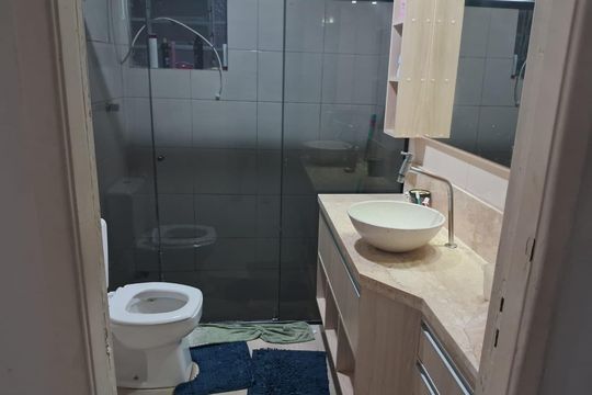 Banheiro de apartamento à venda com 3 quartos, 90m² em São Geraldo, Porto Alegre