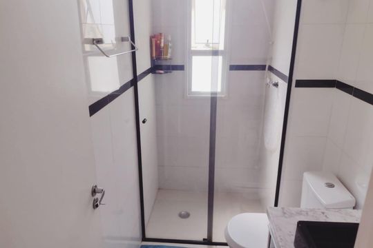 Banheiro de apartamento à venda com 2 quartos, 54m² em Conjunto Residencial Pombeva, São Bernardo do Campo