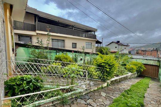 Casa à venda com 3 quartos, 150m² em Paraíso, Belo Horizonte