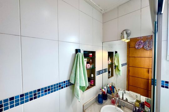 Banheiro de apartamento à venda com 2 quartos, 50m² em Jardim Santa Mena, Guarulhos