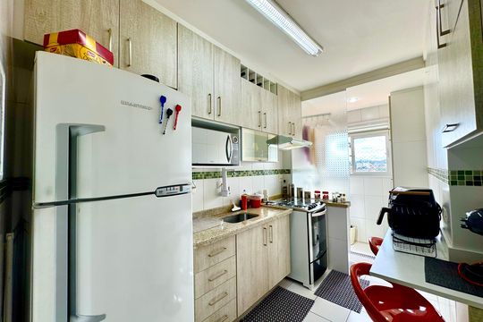 Cozinha de apartamento à venda com 2 quartos, 50m² em Jardim Santa Mena, Guarulhos