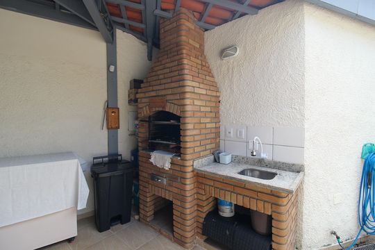 Churrasqueira de casa para alugar com 3 quartos, 205m² em Jardim Jussara, São Paulo