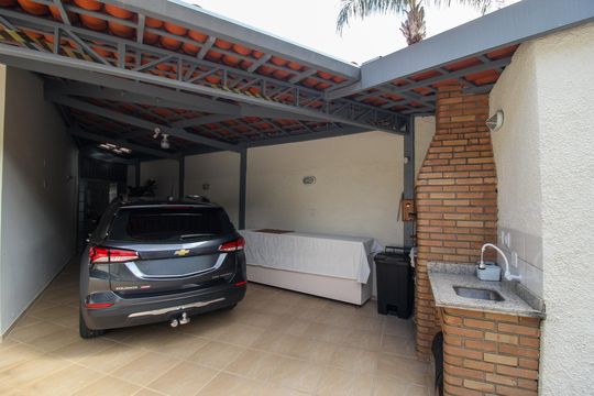 Garagem de casa para alugar com 3 quartos, 205m² em Jardim Jussara, São Paulo