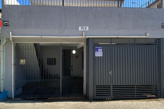 Fachada de casa para alugar com 1 quarto, 105m² em Santo Antônio, Osasco