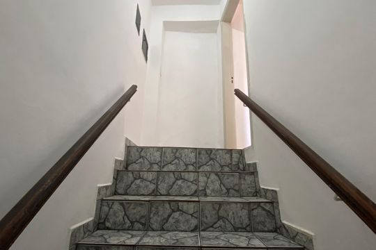 Sala - Escada de casa para alugar com 1 quarto, 105m² em Santo Antônio, Osasco