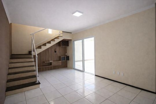 Casa à venda com 4 quartos, 288m² em Horto Santo Antonio, Jundiaí