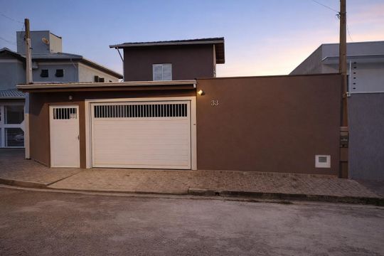 Fachada de casa à venda com 4 quartos, 288m² em Horto Santo Antonio, Jundiaí