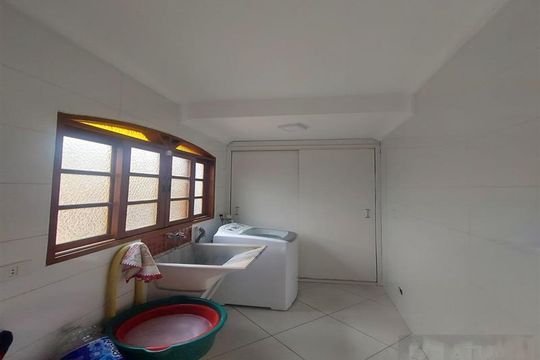Casa à venda com 3 quartos, 180m² em Balneário São Francisco, Diadema
