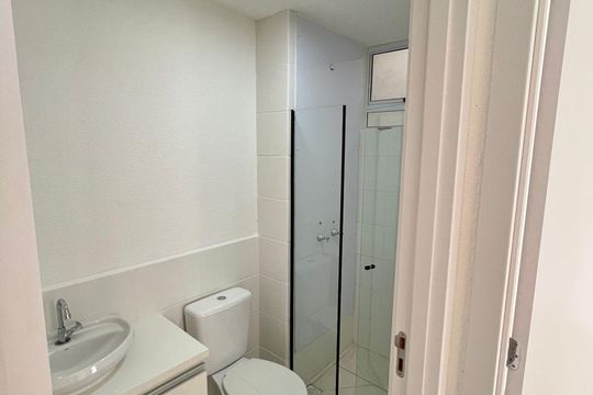 Banheiro de apartamento para alugar com 2 quartos, 42m² em Jardim Alvorada, Nova Iguaçu