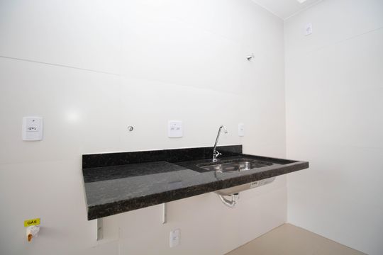 Cozinha e Área de Serviço de apartamento para alugar com 2 quartos, 60m² em Qi 416, Brasília