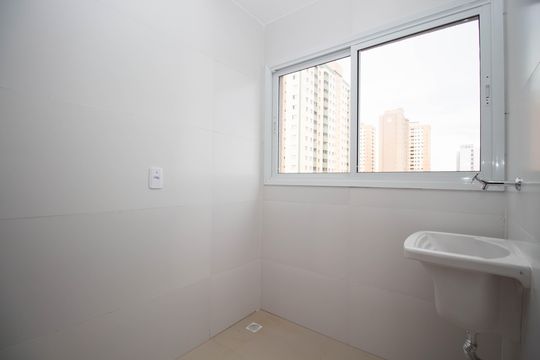 Cozinha e Área de Serviço de apartamento para alugar com 2 quartos, 60m² em Qi 416, Brasília