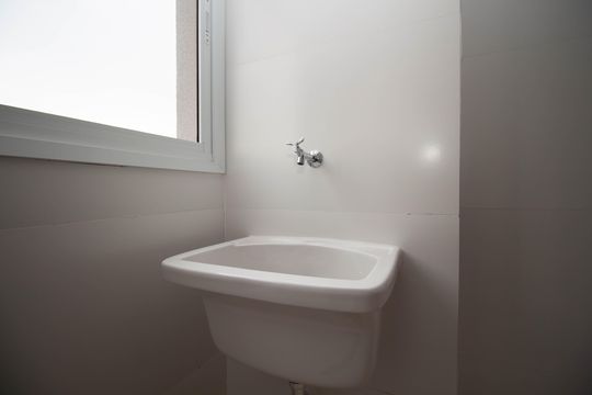 Cozinha e Área de Serviço de apartamento para alugar com 2 quartos, 60m² em Qi 416, Brasília