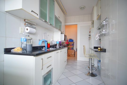 Cozinha de apartamento para alugar com 3 quartos, 90m² em Floresta, Porto Alegre