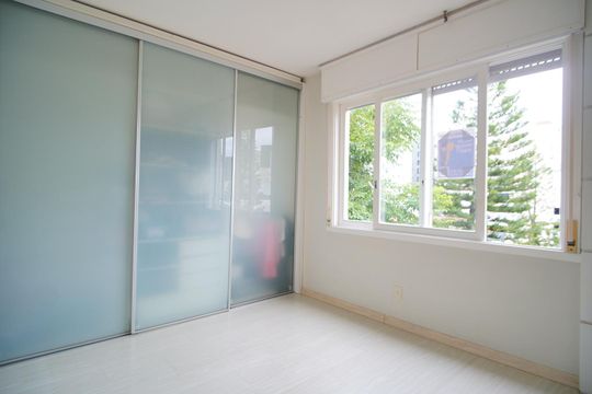 Quarto 1 de apartamento para alugar com 3 quartos, 90m² em Floresta, Porto Alegre