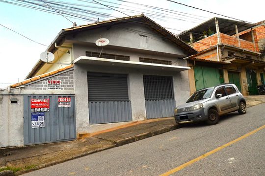 Fachada de casa à venda com 3 quartos, 360m² em Dom Silverio, Belo Horizonte