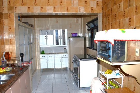 Cozinha de casa à venda com 3 quartos, 360m² em Dom Silverio, Belo Horizonte