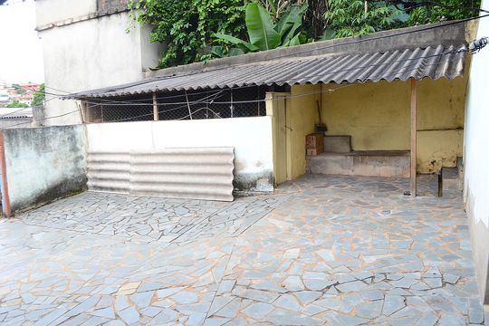 Quintal de casa à venda com 3 quartos, 360m² em Dom Silverio, Belo Horizonte