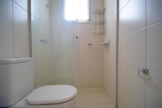 Banheiro da Suíte de apartamento à venda com 2 quartos, 64m² em Centro, São Leopoldo