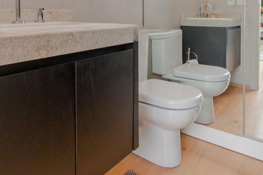Banheiro de apartamento à venda com 1 quarto, 72m² em Petrópolis, Porto Alegre