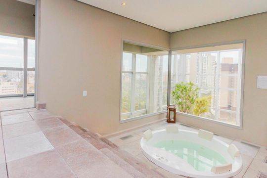 Área externa de apartamento à venda com 1 quarto, 72m² em Petrópolis, Porto Alegre