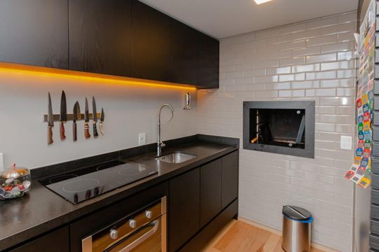 Cozinha de apartamento à venda com 1 quarto, 72m² em Petrópolis, Porto Alegre